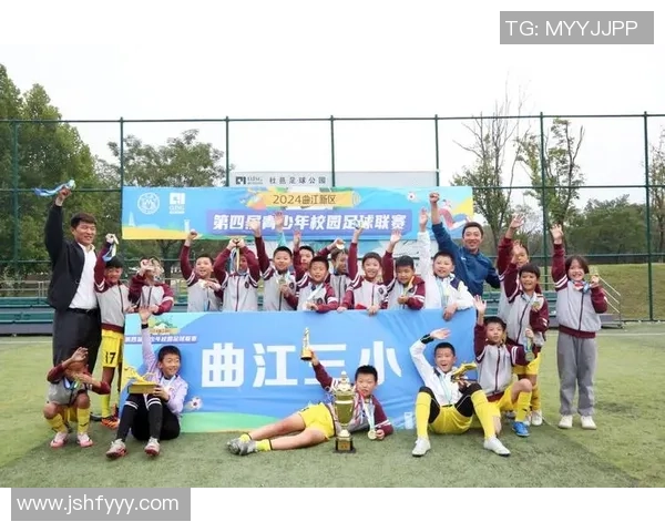 杨敏专访:追忆绿茵岁月与足球梦想的旅程 杨敏专访:追忆绿茵岁月与足球梦想的旅程