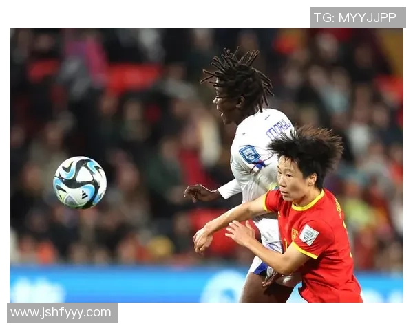 足球明星亲临女足比赛现场感受激情与魅力的精彩瞬间 足球明星亲临女足比赛现场感受激情与魅力的精彩瞬间