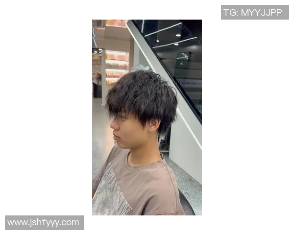 足球明星的黑人烫发型展现个性魅力与时尚风潮的完美结合 足球明星的黑人烫发型展现个性魅力与时尚风潮的完美结合